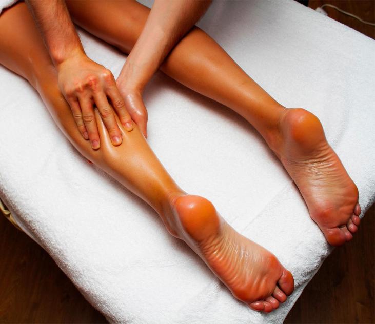 Massage délassant des jambes